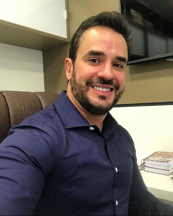 <h1><strong>Even Her Touch Doesn't Work? These Men Fixed It</strong></h1>